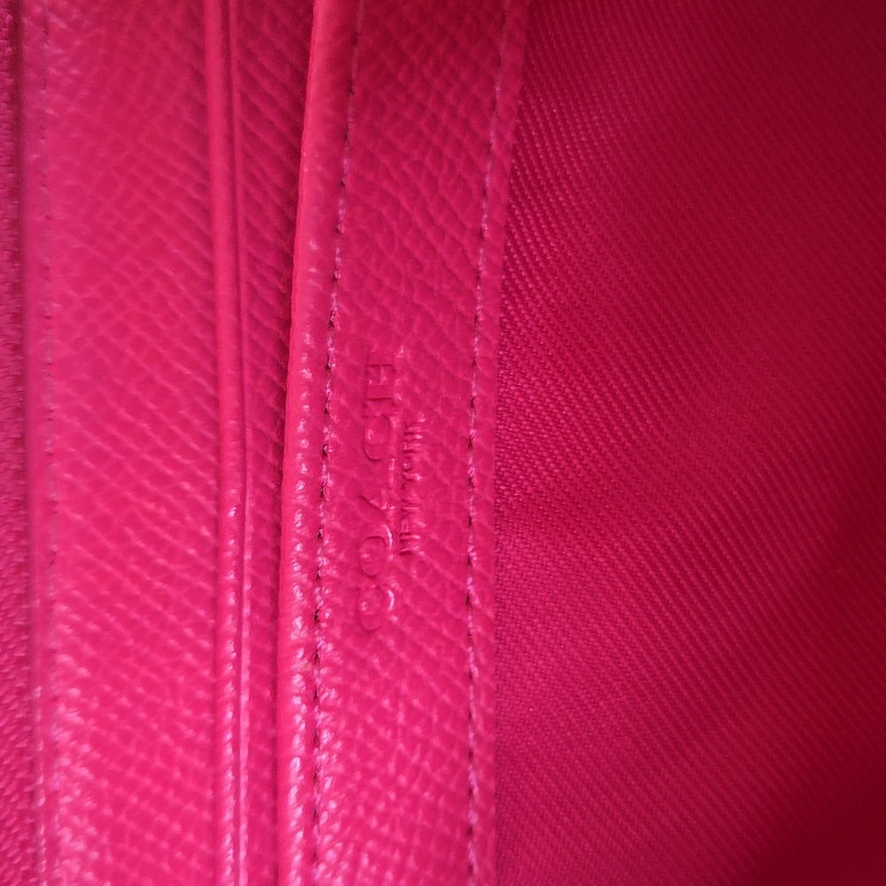 Coach Fuchsia Leather Zip Wallet Like New Condition - Picture 6 of 7